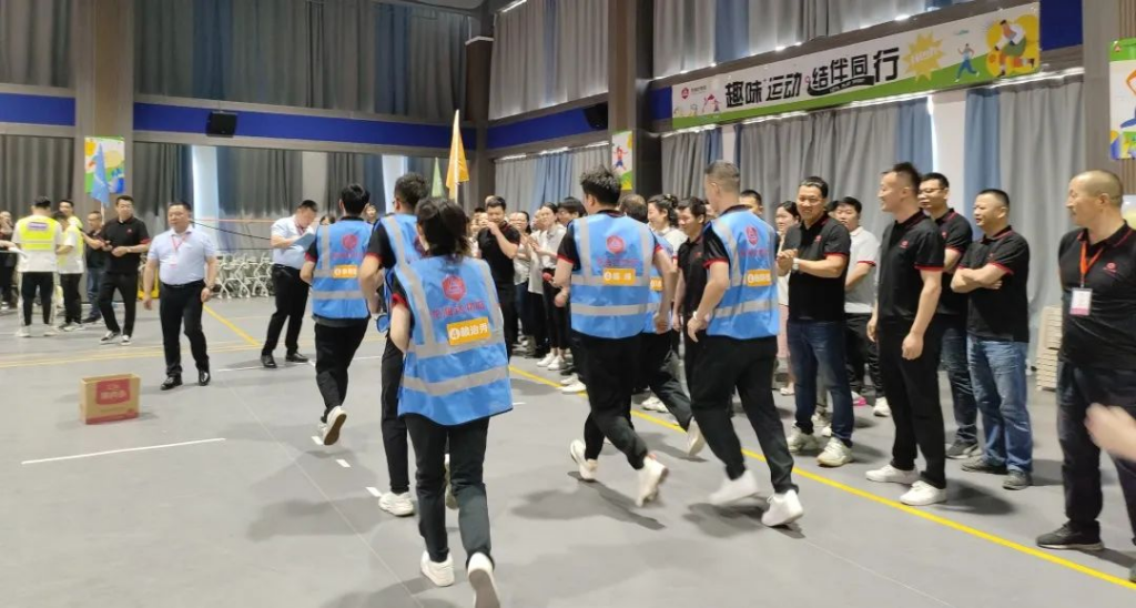 趣味运动结伴同行 | 热博rb88物流趣味运动会