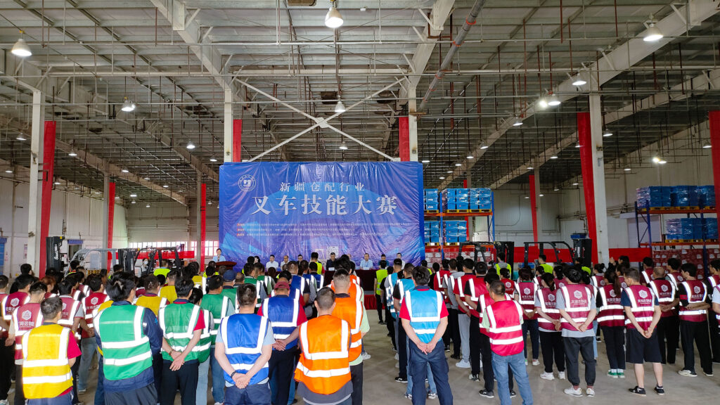 2024年新疆仓配行业叉车技能巅峰对决： 安全与效率并重，工匠精神闪耀赛场